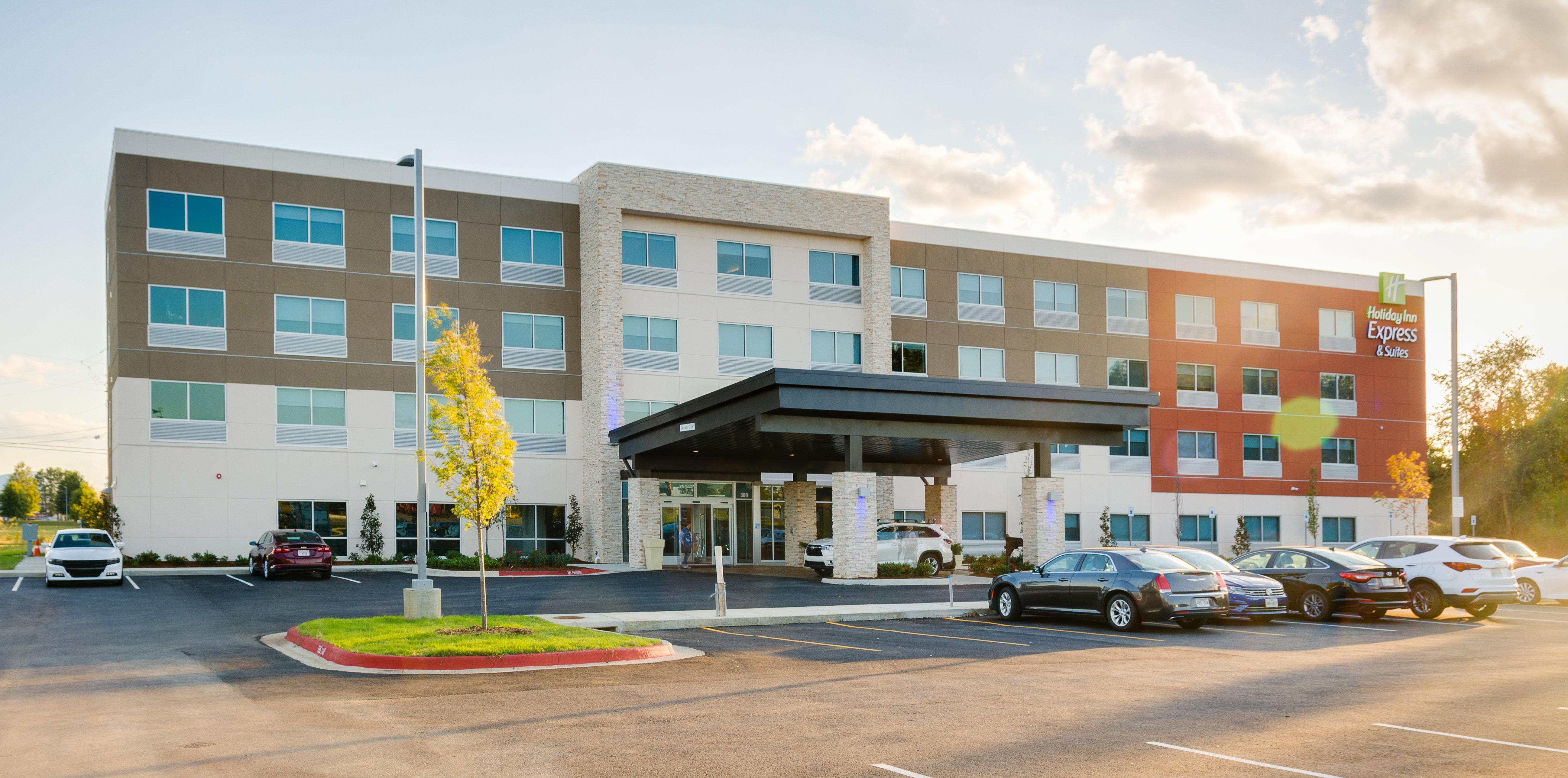 Holiday Inn Express & Suites Russellville By Ihg Exterior photo