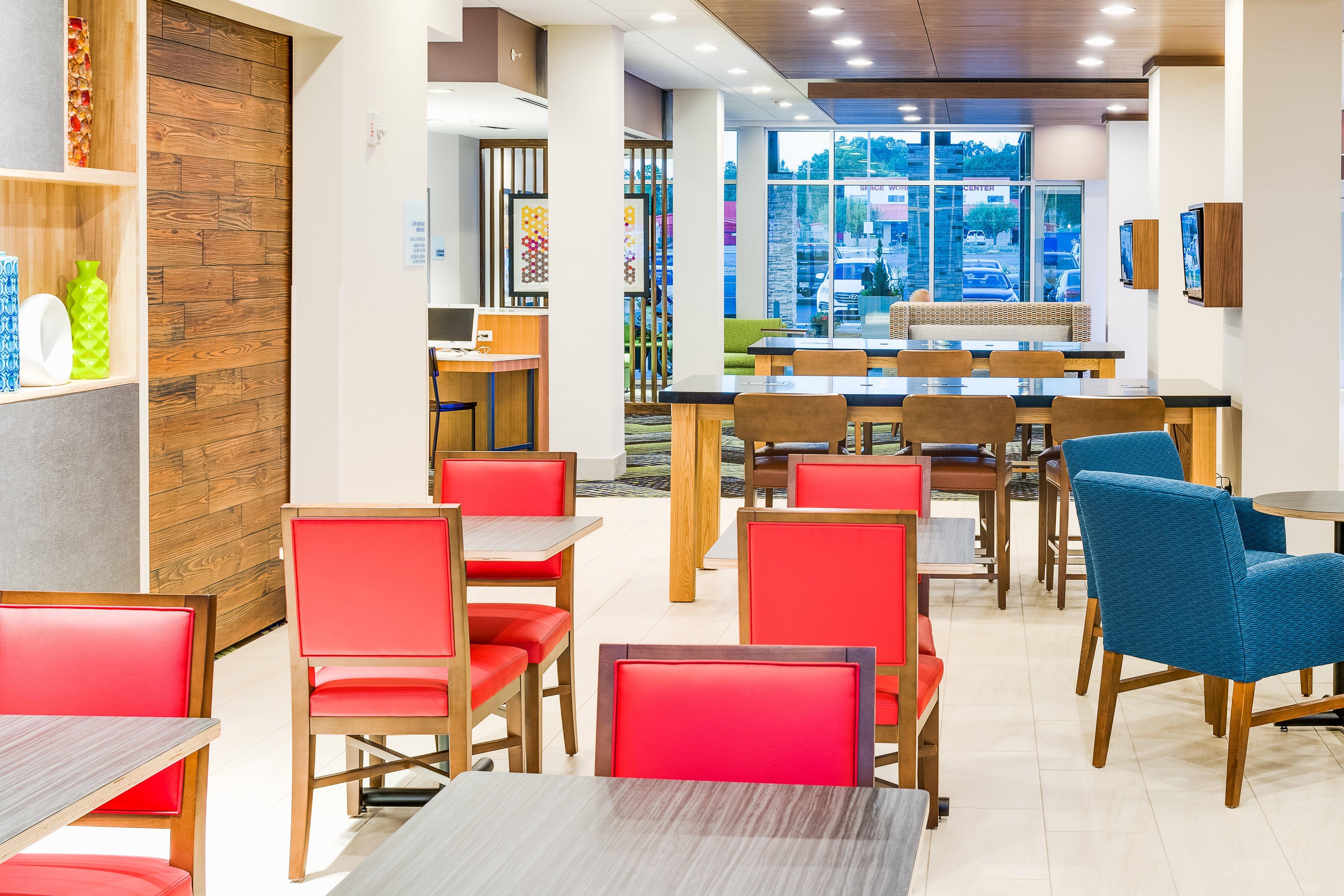 Holiday Inn Express & Suites Russellville By Ihg Exterior photo